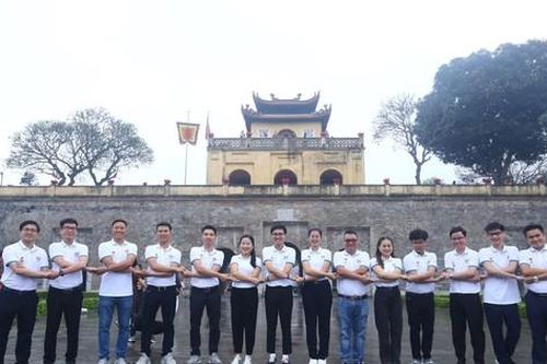 Đoàn đại biểu Gương mặt trẻ tham quan, tìm hiểu lịch sử tại Hoàng thành Thăng Long