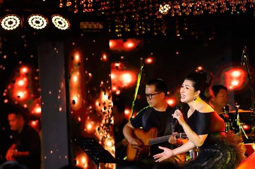Nguyễn Hồng Nhung hát bằng trải nghiệm của người đàn bà cũ