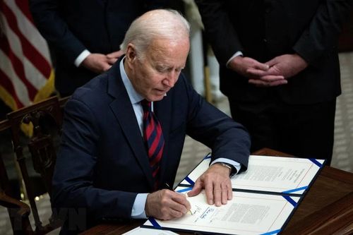 Tổng thống Biden ký ban hành luật cấp ngân sách 1.200 tỷ USD cho Chính phủ Mỹ