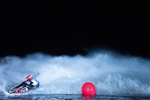 Bừng sáng mặt biển Quy Nhơn với show diễn môtô nước Freestyle ngoạn mục