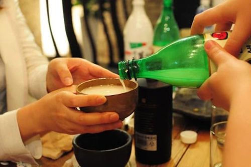 Hàn Quốc: Nhà hàng và quán ăn được phép bán rượu theo ly từ tháng 4 năm nay
