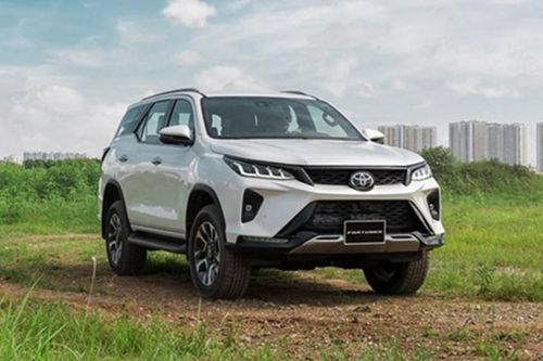 Giá lăn bánh Toyota Fortuner 3/2024 rẻ khó đỡ, 'gạt giò' Ford Everest và Hyundai Santa Fe