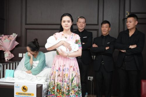 Vợ Duy Mạnh lên đồ như 'tổng tài', mang theo vệ sĩ vào thăm chị gái mới sinh con, khiến mẹ bỉm cười suýt bục vết mổ