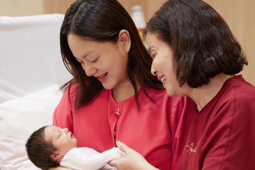 Lan Phương tiết lộ chuyện một mình chăm con không nhờ bà ngoại, lý do khiến nhiều người rưng rưng