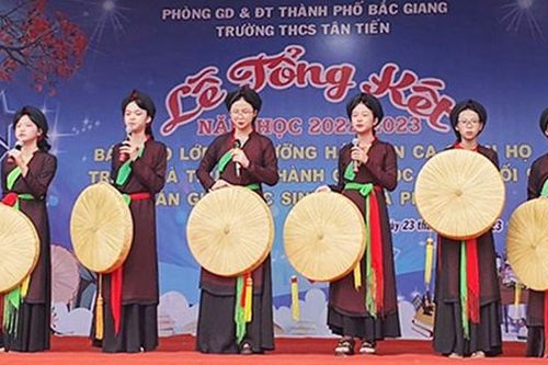 Thêm yêu di sản