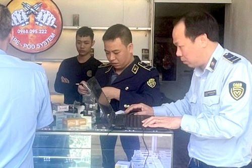 Phát hiện, thu giữ gần 100 sản phẩm thuốc lá điện tử