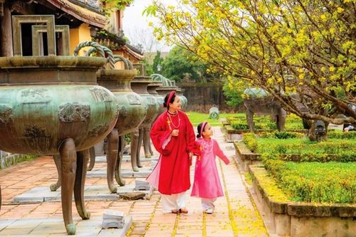 Huế & hoàng mai