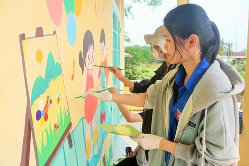 Tranh bích họa làm đẹp trường học