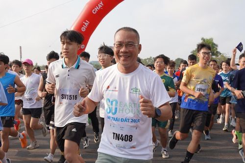 CB-NLĐ EVNHCMC tích cực tham gia nhiều hoạt động hưởng ứng Giờ Trái đất năm 2024
