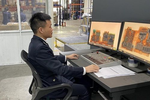 Hải quan Nội Bài đấu tranh với buôn lậu vàng, ngoại tệ qua đường hàng không