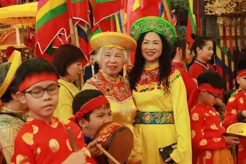 Đặc sắc Lễ hội làng gốm Bát Tràng, thu hút hàng nghìn du khách tham gia