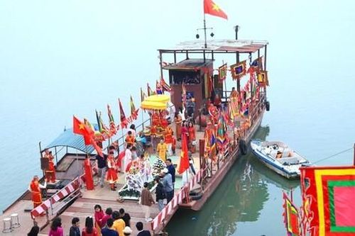 Khám phá nét đẹp độc đáo của lễ hội làng cổ Bát Tràng