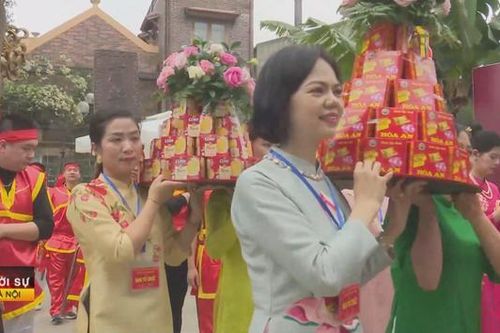 Hội làng Bát Tràng hấp dẫn khách du lịch