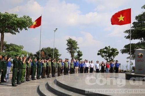 Xúc động, ý nghĩa chương trình về nguồn 'Tháng ba biên giới'
