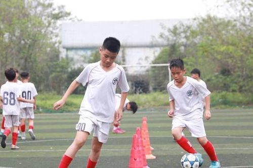 Chắp cánh cho những mầm non bóng đá Thủ đô