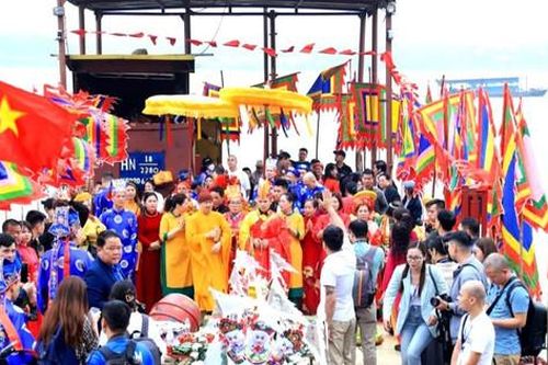 Đặc sắc lễ hội làng gốm Bát Tràng