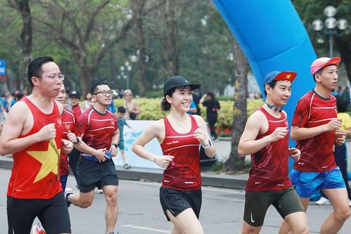 Hàng nghìn người chạy hưởng ứng Giải chạy Báo Hànôịmới mở rộng lần thứ 49