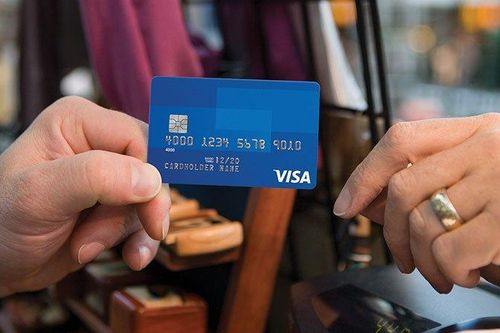 Sau vụ thẻ tín dụng Eximbank, Ngân hàng Nhà nước yêu cầu rà soát quy định phí, lãi suất
