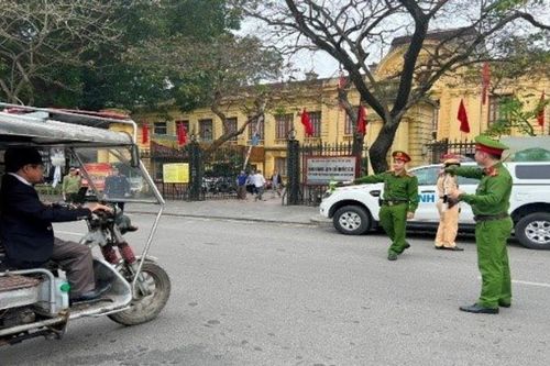 Xử lý xe tự chế chở hàng cồng kềnh