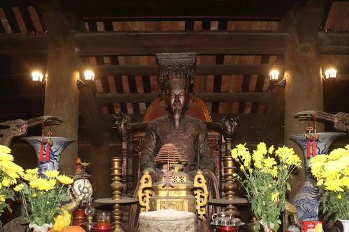 Báu vật trong di tích quốc gia đặc biệt