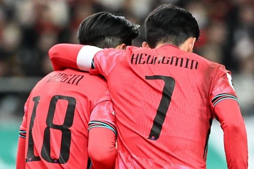 Pha phối hợp giữa Lee Kang-in và Son Heung-min gây sốt