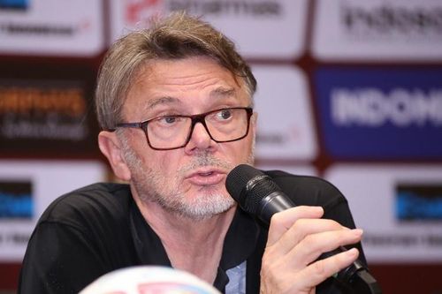 Vì sao ông Troussier không chọn cầu thủ dựa trên V.League?