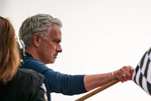 Mourinho gây sốt