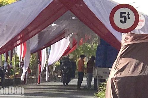 Yêu cầu tháo dỡ rạp cưới của tiệm vàng ở Lai Vung