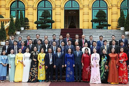 Doanh nhân trẻ vừa cần tiên phong phát triển kinh tế, vừa phải là rường cột nước nhà