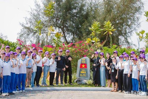 Cột mốc Trường Sa đặc biệt dành cho học sinh Đà Nẵng