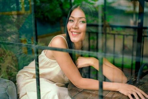 'Mỹ nhân màn ảnh' Đinh Y Nhung tái xuất, 'đọ sắc' cùng loạt 'bóng hồng' tài năng