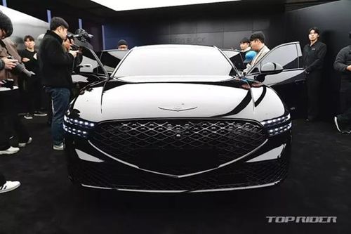 Cận cảnh Genesis G90 Black 2024 'bằng xương, bằng thịt' từ 2,54 tỷ đồng