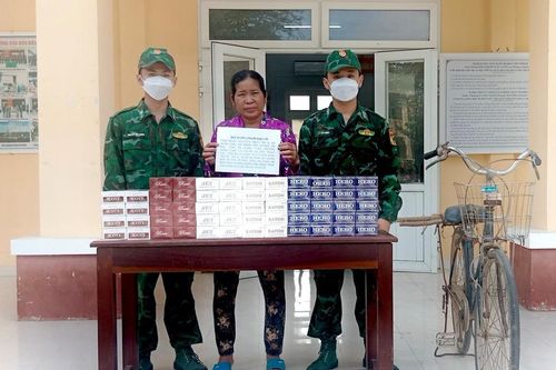 Đồn Biên phòng Nhơn Hội bắt giữ đối tượng vận chuyển thuốc lá nhập lậu