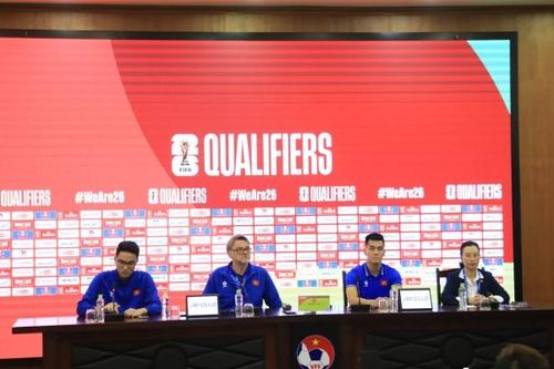 HLV Philippe Troussier: 'Đội tuyển Việt Nam vẫn nắm quyền tự quyết trước Indonesia'