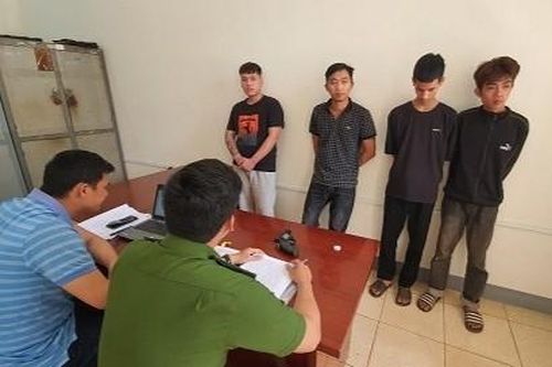Đắk Lắk: Bắt 4 đối tượng mua bán một cô gái phục vụ khách hát Karaoke