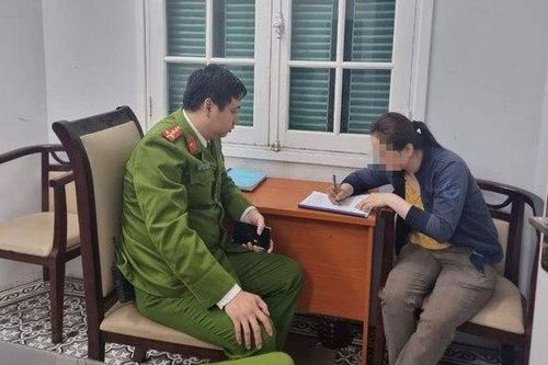 Bản tin 8H: 'Chặt chém' khách Tây 3 cái bánh rán giá 100.000 đồng