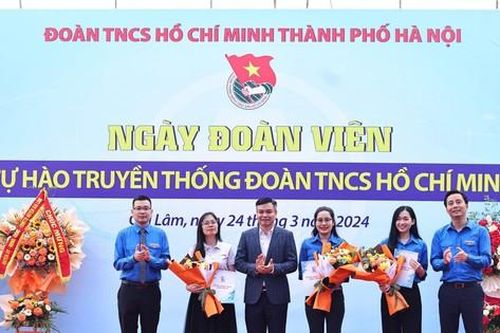 Hà Nội trao quyết định thành lập 3 tổ chức Đoàn trong doanh nghiệp ngoài Nhà nước