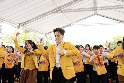 Hơn 5 triệu học sinh xác lập kỷ lục cho màn đồng diễn Tiến bước dưới cờ đoàn