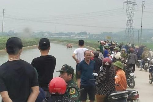 Hàng trăm người tìm kiếm cụ ông rơi xuống sông Đào mất tích