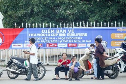 Cổng sân Mỹ Đình vắng, phe vé trận Việt Nam - Indonesia lo sốt vó
