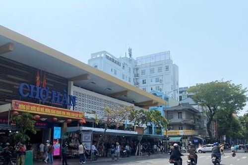 Chợ du lịch lớn nhất Đà Nẵng thoáng hơn trong ngày đầu đi một chiều, dẹp vỉa hè