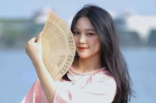 Sau 'cú sảy chân' trượt lớp 10 trường công, nữ sinh trúng tuyển 9 đại học Mỹ