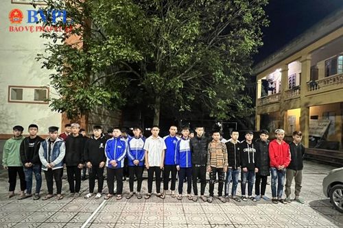 Khởi tố nhóm đối tượng tuổi teen mang theo vũ khí gây rối trật tự công cộng