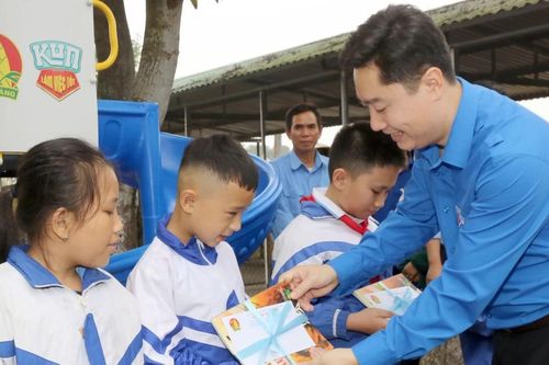 Tạo động lực để người trẻ dấn thân và cống hiến