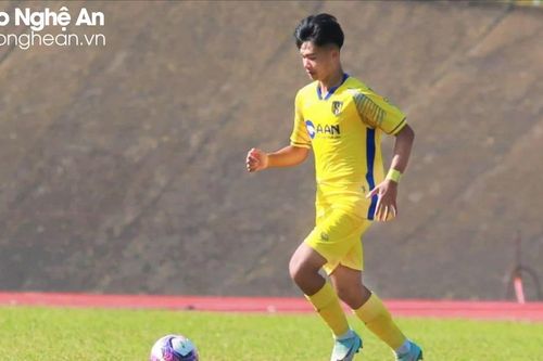 Trung vệ Phan Văn Thành và bước đường đến với đội 1 Sông Lam Nghệ An