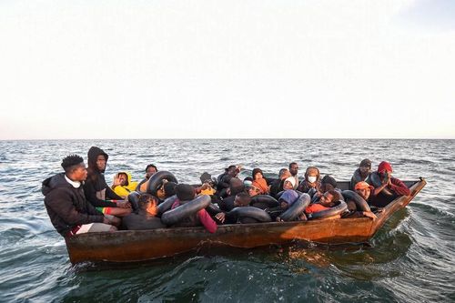 Vệ binh Quốc gia Tunisia ngăn chặn 30 âm mưu nhập cư bất hợp pháp vào Italy