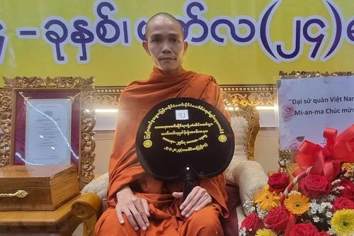 Trụ trì chùa Việt Nam tại Myanmar được dâng tặng danh hiệu hoằng pháp cao quý
