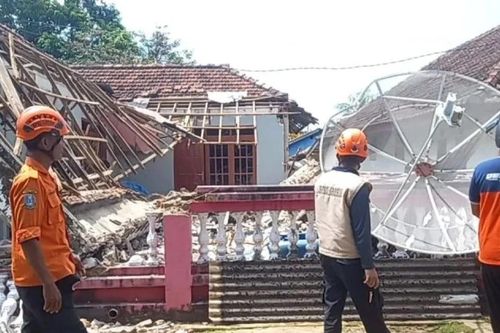 Indonesia viện trợ vùng bị ảnh hưởng do động đất trên đảo Bawean