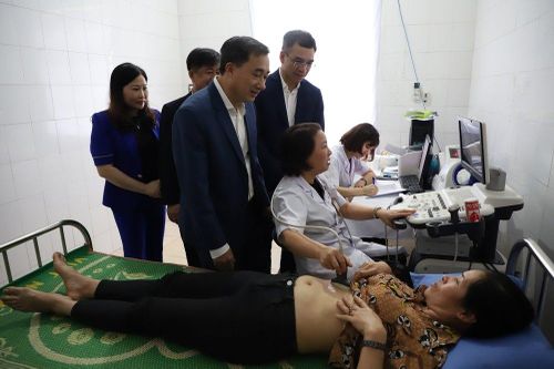 Khám bệnh miễn phí cho 1.000 người dân vùng cao Yên Bái