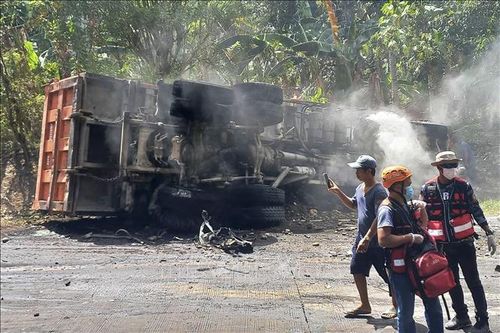 Tai nạn giao thông nghiêm trọng ở Philippines, ít nhất 13 người tử vong